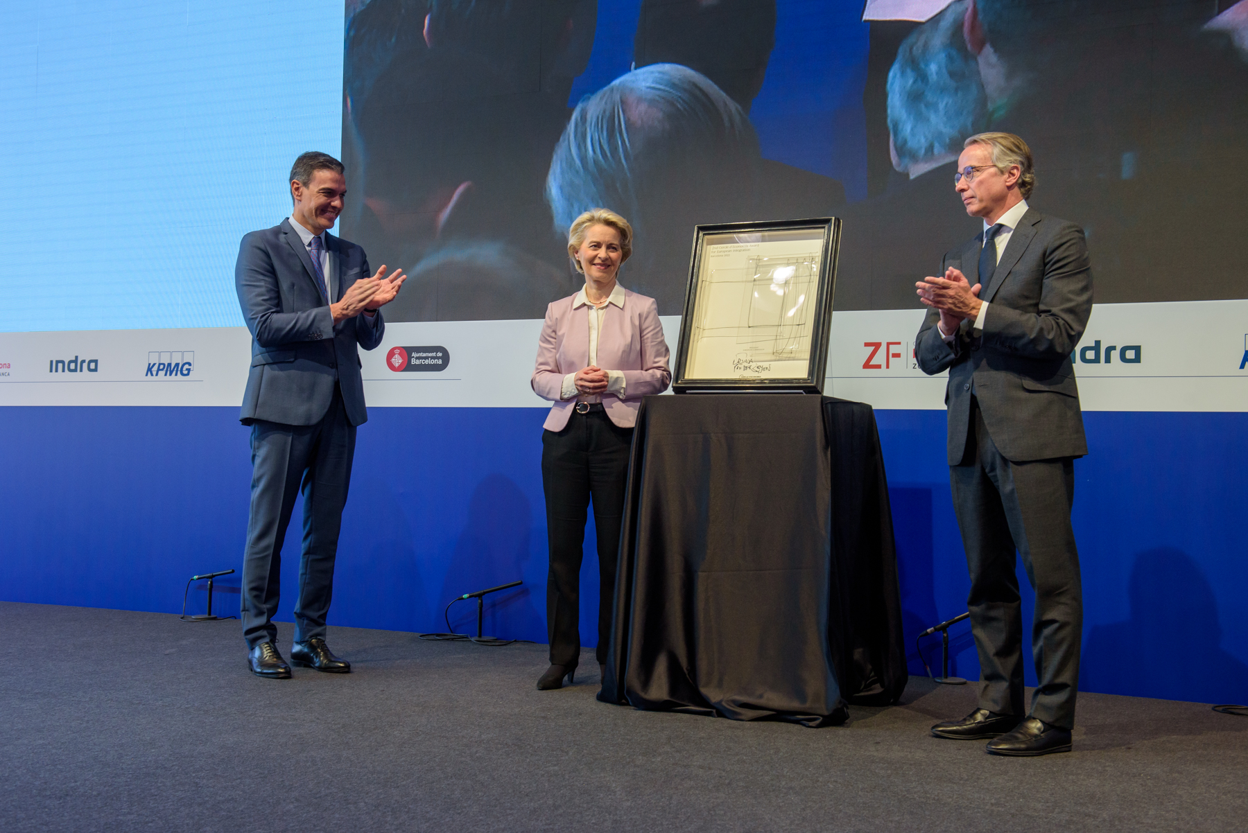 President of the European Commission, Ursula von der Leyen, receives the II Cercle d’Economia Award for the European Integration on behalf of the European Comission